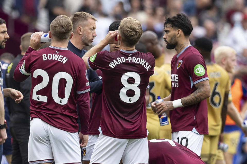 纽约洋基队在 2000 年完成三连冠，确立了跨世纪的王朝地位