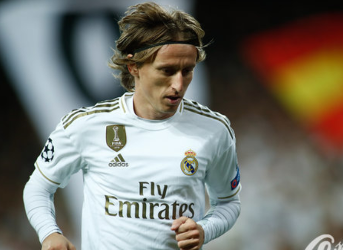 羽联年终总决赛 刘圣书／谭宁三连胜小组头名晋级