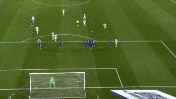 出席白宫晚宴后，C罗与美国防务部长合影